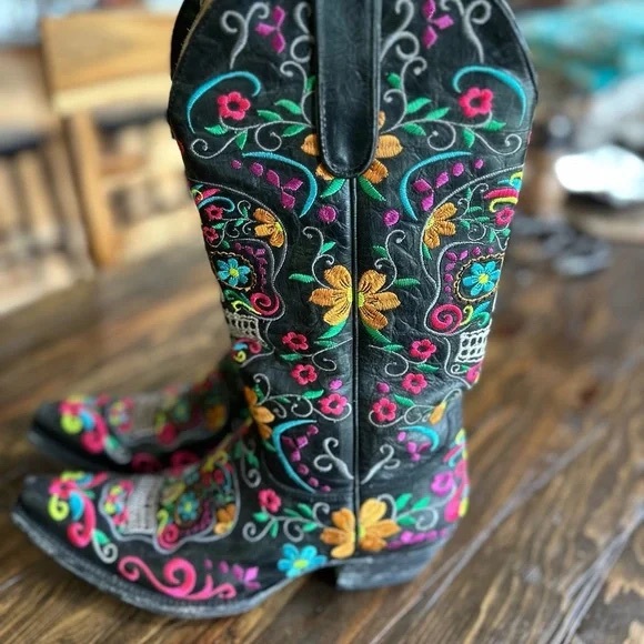 Old Gringo Sugar Skull and Flower Embroidered Western Boots - Picture 2 of 7